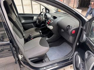 Toyota Aygo 1.0 70 x-play