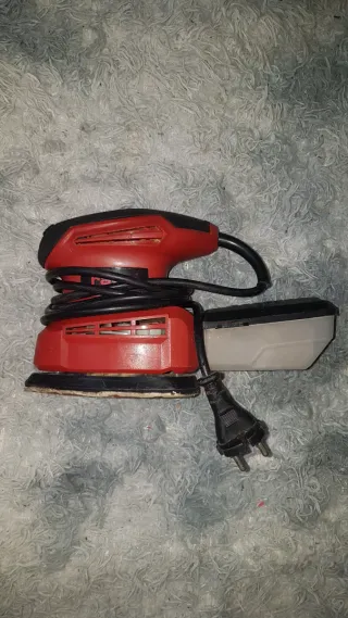 Lijadora orbital roja con aspiración