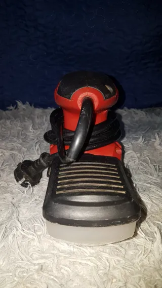 Lijadora orbital roja con aspiración