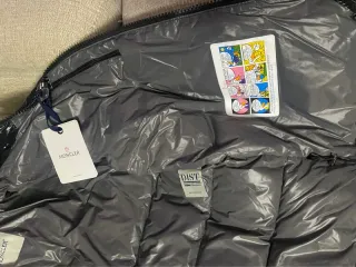 Chaqueta Moncler Negra Brillante