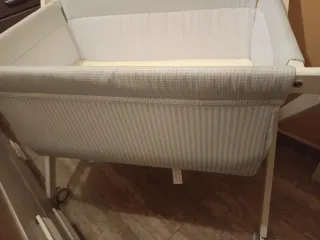 Minicuna con ruedas y textiles