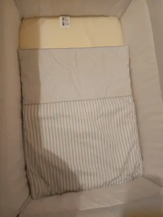 Minicuna con ruedas y textiles