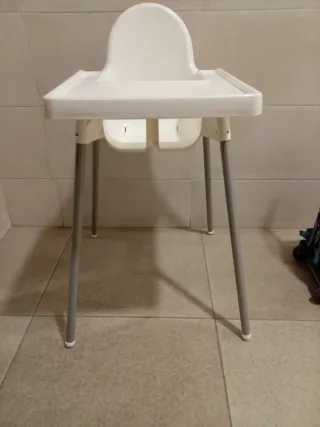 Trona blanca para bebé