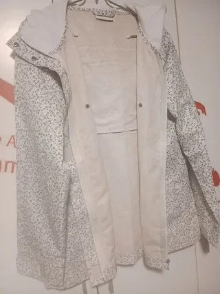 Chubasquero estampado floral