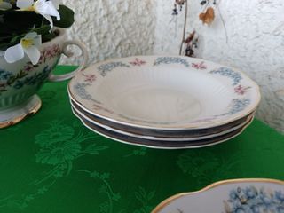 Lotto di piatti in porcellana con bordo oro