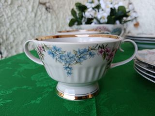 Lotto di piatti in porcellana con bordo oro