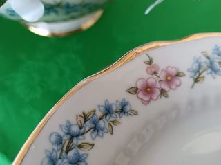 Lotto di piatti in porcellana con bordo oro