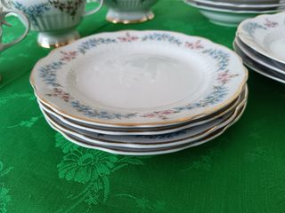 Lotto di piatti in porcellana con bordo oro