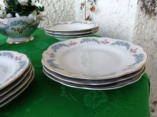 Lotto di piatti in porcellana con bordo oro