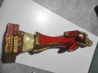 Figura antigua chino con flauta de pan