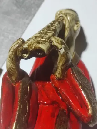 Figura antigua chino con flauta de pan