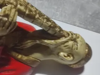 Figura antigua chino con flauta de pan