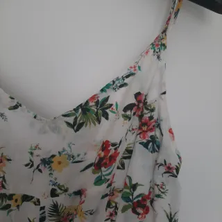 Mono corto floral blanco