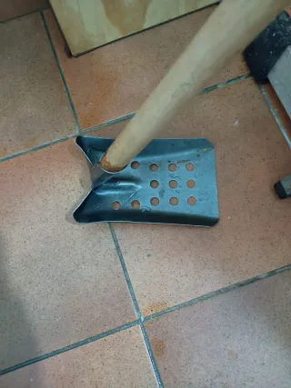 Pala de drenaje metálica