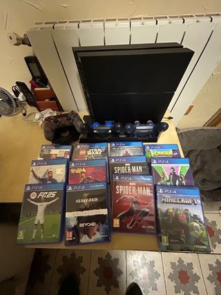 PS4 (PlayStation 4) + 12 Juegos + 3 Mandos