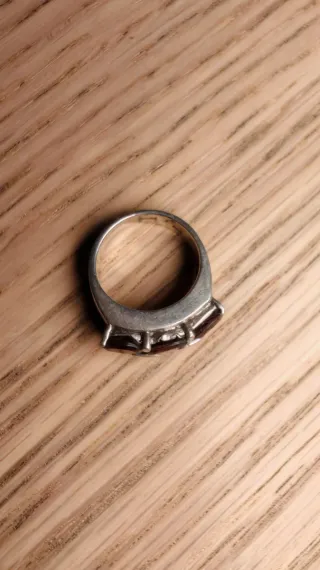 Anillo Plata 925 con 6 piedras. 8,2gr.