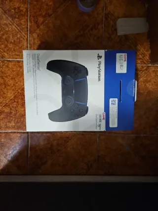 Mando de videojuegos negro