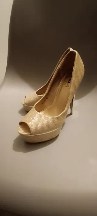 Tacones dorados plataforma talla 38