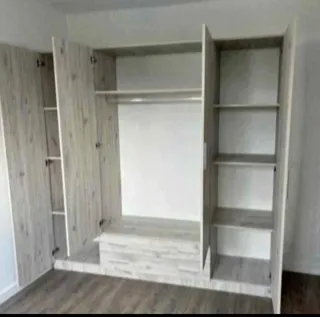 Armario blanco de madera