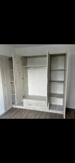 Armario blanco de madera