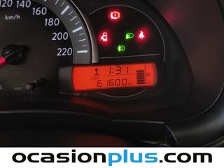 Nissan Micra 1.2G Acenta 59 kW (80 CV)