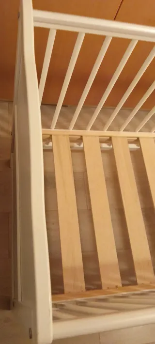 Cuna de bebé blanca