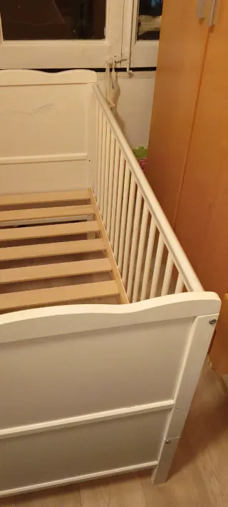 Cuna de bebé blanca