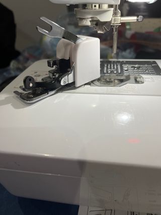 Pie prensatelas Overlock Falso