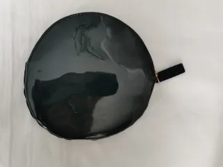 Monedero/bolsa aseo Carolina Herrera charol y ante