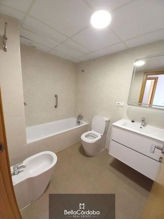 Piso en venta en Poniente-Norte - Miralbaida - Parque Azahara en Córdoba