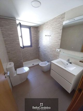 Piso en venta en Poniente-Norte - Miralbaida - Parque Azahara en Córdoba