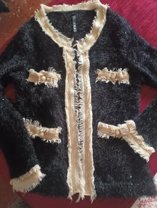 Rebeca F&P negra con detalles dorados