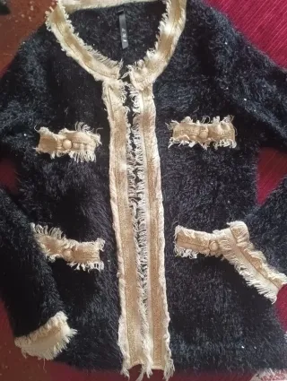 Rebeca F&P negra con detalles dorados