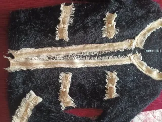 Rebeca F&P negra con detalles dorados