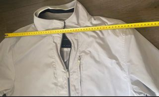 Cazadora impermeable ligera gris