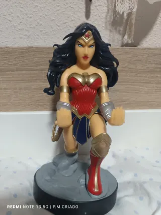 Figura Wonder Woman Soporte Mando