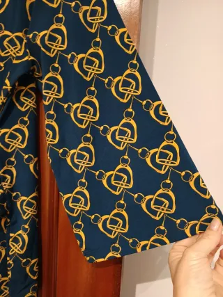 Blusa manga 3/4, estampado cadena, lazo en espalda