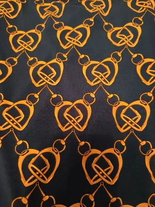 Blusa manga 3/4, estampado cadena, lazo en espalda