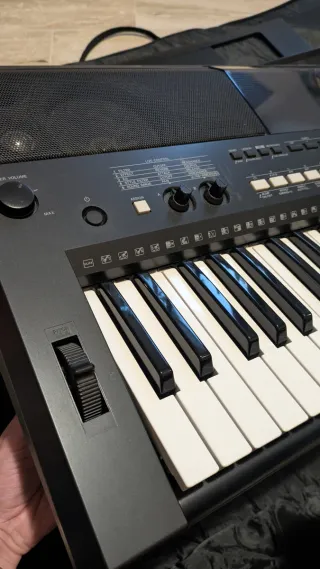 Teclado Yamaha PSR E433