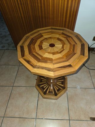 Tavolino in legno intarsiato