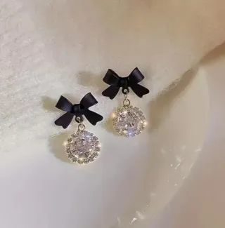 Pendientes lazo negro con brillante