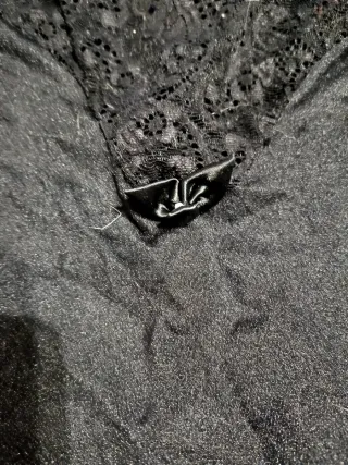 Body in raso nero con pizzo