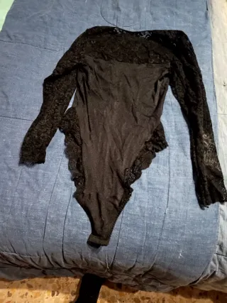 Body in raso nero con pizzo