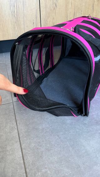 Transportín flexible para gato rosa y negro
