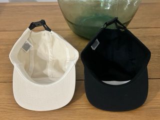 Pack 2 Gorras VANS: 1 Beige y 1 Negra Oportunidad