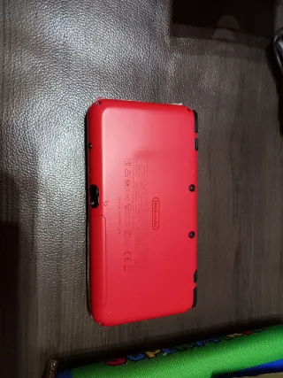 Nintendo 2DS XL Pokémon Ball Edition
