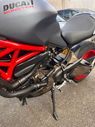 Ducati Monster 821 Averiada