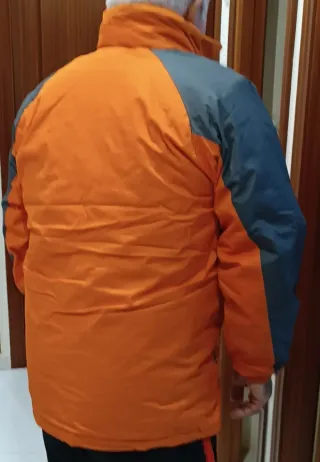 Parka nueva naranja y gris
