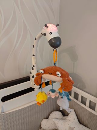 Móvil cuna jirafa con peluches