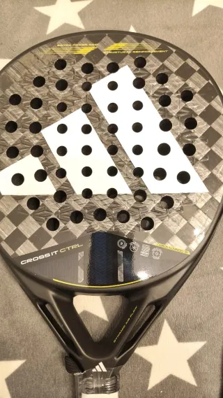 Pala de pádel Adidas nueva